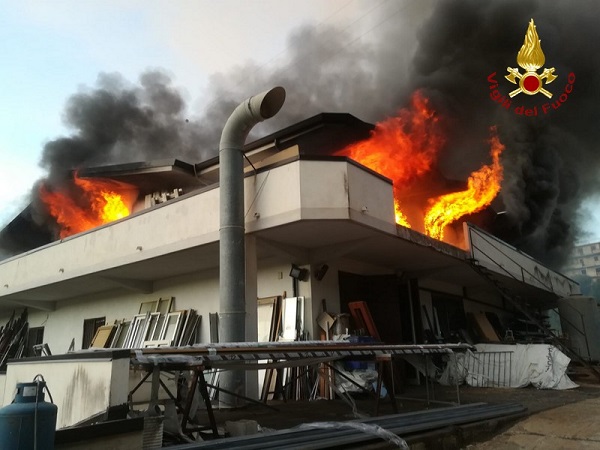 incendio roccella jonica