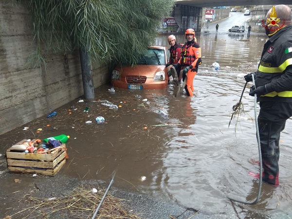 vigili del fuoco temporale reggio