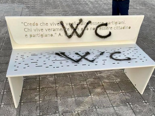 vandali panchina gramsci - reggio calabria
