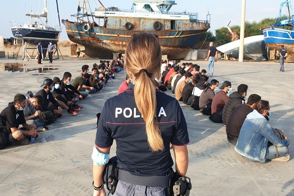 sbarco migranti - polizia reggio