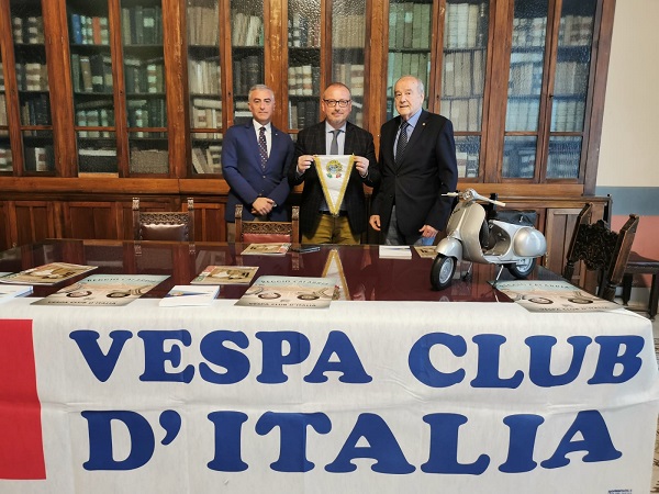 VESPA CLUB - versace