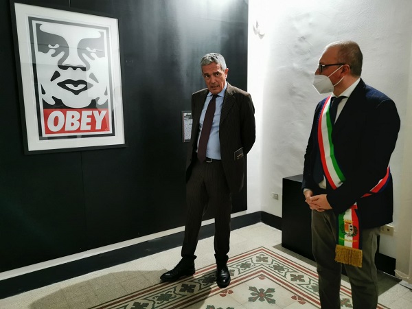 mostra obey - versace