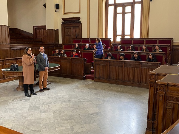 I ragazzi e le ragazze del liceo "Da Vinci" in visita a Palazzo San Giorgio