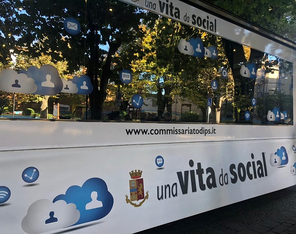 polizia di stato - una vita da social