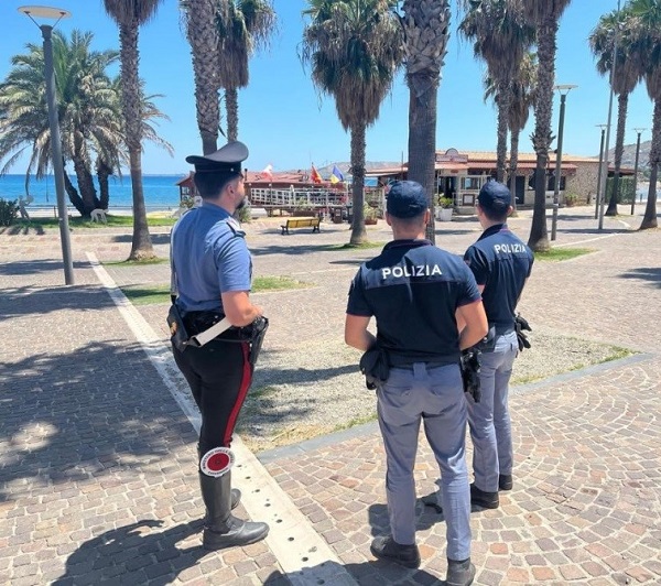 polizia di stato - carabinieri lungomare crotone