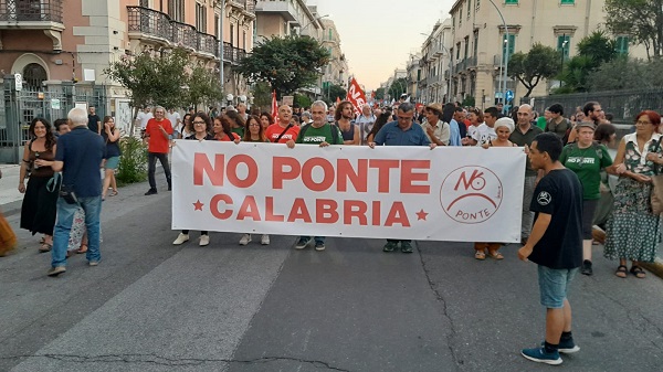 movimento no ponte calabria