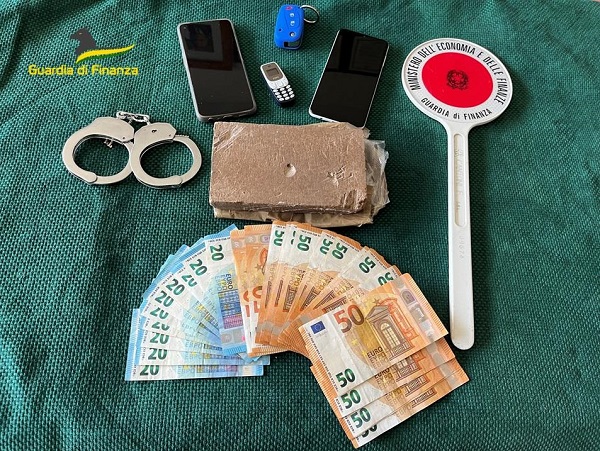 sequestro guardia di finanza - cosenza